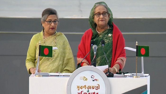 সুবর্ণজয়ন্তীতে দেশবাসিকে শপথ পাঠ করালেন প্রধানমন্ত্রী