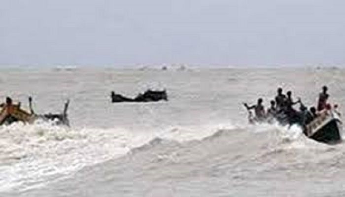বঙ্গোপসাগরে ট্রলারডুবি: এখনো নিখোঁজ ১৭ জেলে
