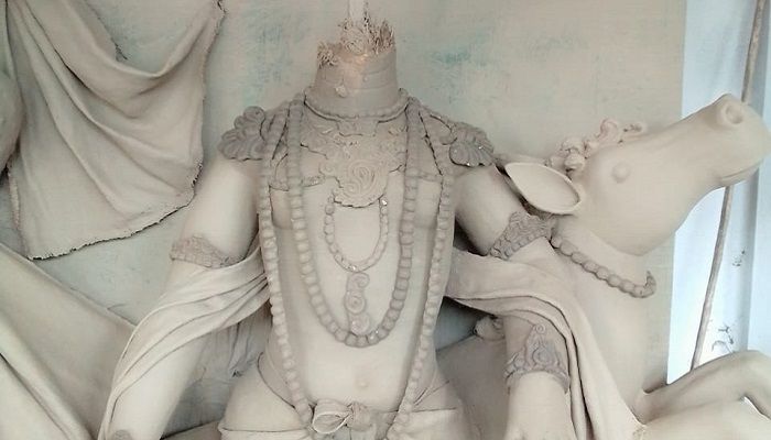 শ্রী শ্রী কা‌শিপুর দুর্গা মন্দিরের ভাঙা প্রতিমা। ছবি: বরিশাল প্রতিনিধি