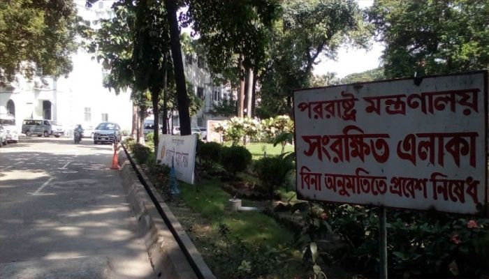 ফের নিষেধাজ্ঞার আশঙ্কা, রাষ্ট্রদূতদের সতর্ক থাকতে চিঠি