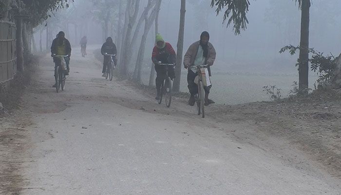 কনকনে ঠান্ডায় চরম দুর্ভোগে কুড়িগ্রামবাসী 