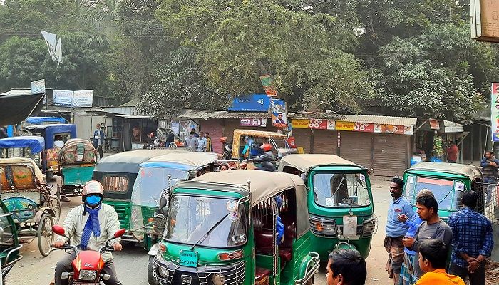 মানিকগঞ্জে চাঁদা আদায়কে কেন্দ্র করে হাতাহাতি