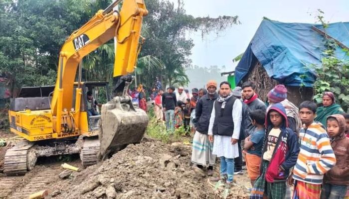নোয়াখালীতে কাবিখা-কাবিটা প্রকল্পে হরিলুট
