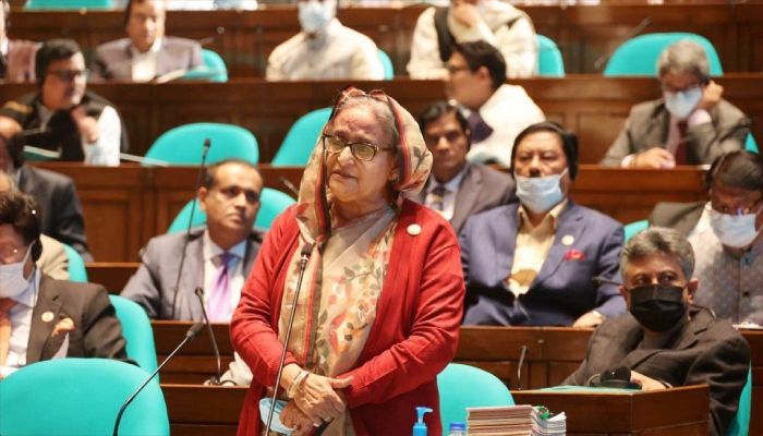 আইএমএফ থেকে তেমন কোনো শর্তে ঋণ নিইনি: প্রধানমন্ত্রী