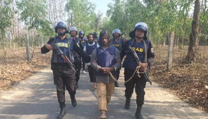 রোহিঙ্গা ক্যাম্পে গোলাগুলি, শীর্ষ জঙ্গিসহ গ্রেপ্তার ২