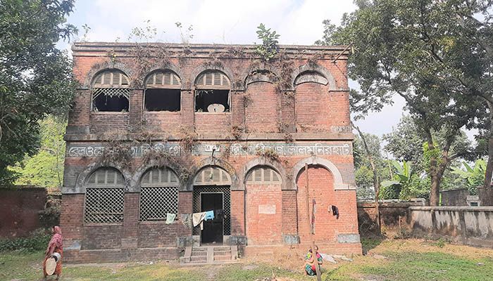বেদখলে রেলওয়ের ৭০০ কোয়ার্টার