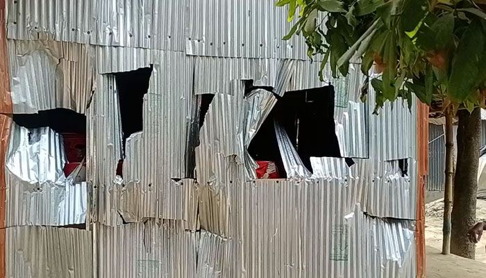 কালীগঞ্জে বেদে পল্লীতে হামলা, আহত ৭