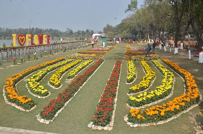 চোখ জুড়ানো ‘ডিসি ফ্লাওয়ার পার্ক’