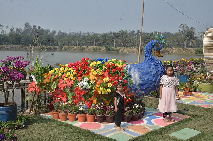 চোখ জুড়ানো ‘ডিসি ফ্লাওয়ার পার্ক’