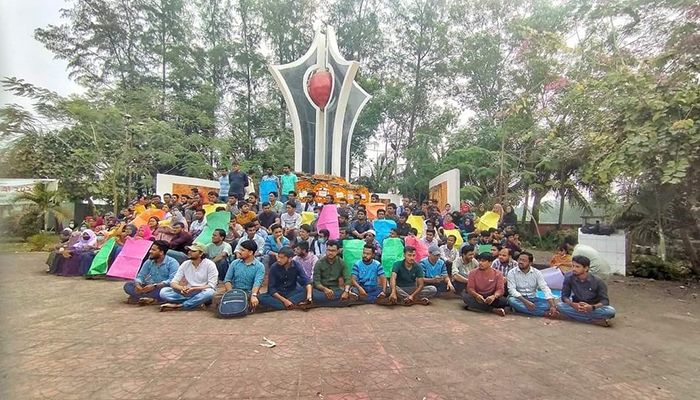 ফের আন্দোলনে নোবিপ্রবির শিক্ষার্থীরা
