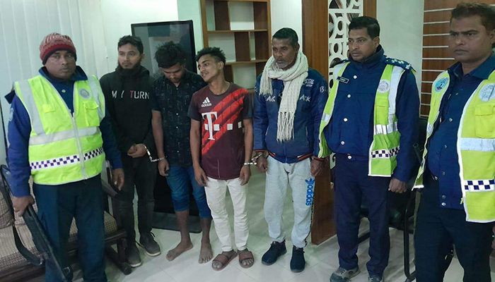 অবৈধ বালু উত্তোলন: ৪ জনকে কারাদণ্ড