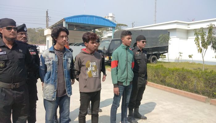 স্ত্রীকে কুপ্রস্তাব দেওয়ায় ব্যবসায়ীকে হত্যা, গ্রেপ্তার ৩