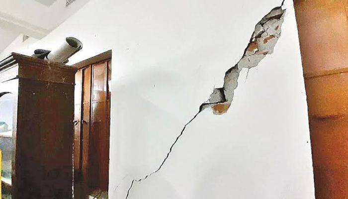 ভূমিকম্পে কক্সবাজারের কয়েকটি ভবনে ফাটল 