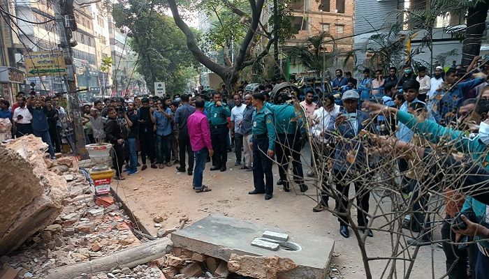 চট্টগ্রামে দেয়াল ধসে ২ জনের মৃত্যু