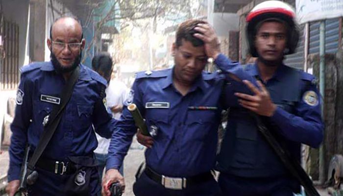 পুলিশের উপর হামলার অভিযোগে বিএনপির ১৬ নেতাকর্মী গ্রেপ্তার 