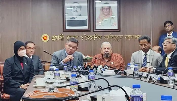 অভিবাসন ব্যয় কমাতে চায় মালয়েশিয়া