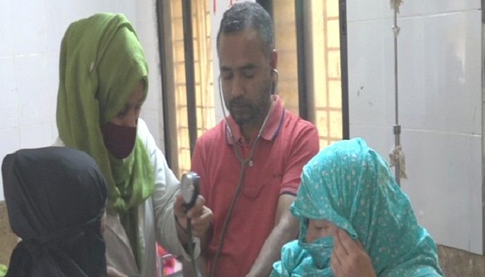 নোয়াখালীতে ২ নারীকে পিটিয়ে আহত