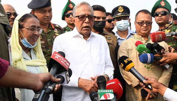 বঙ্গবন্ধুকন্যা বাড়িতে আসবেন, খুশিতে ভাসছেন রাষ্ট্রপতি 