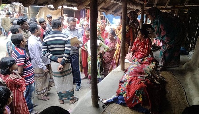 সাতক্ষীরায় ট্রাকের ধাক্কায় গৃহবধূ নিহত