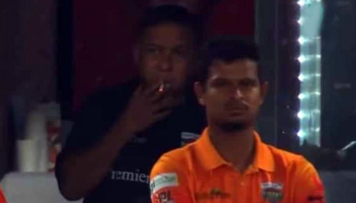 ড্রেসিংরুমে সিগারেট ফুঁকে জরিমানা গুনলেন সুজন