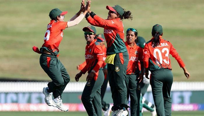 পাকিস্তানের বিপক্ষে আজ মাঠে নামছে বাঘিনীরা