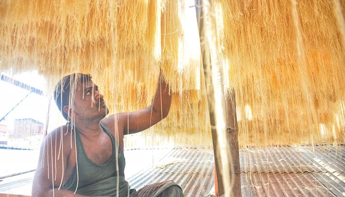 সেমাই কারখানায় ব্যস্ততা