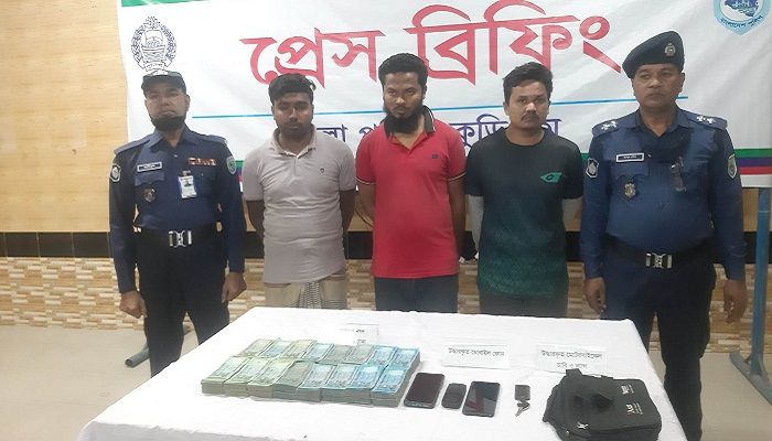 কুড়িগ্রামে ছিনতাই হওয়া টাকাসহ গ্রেপ্তার ৪ 