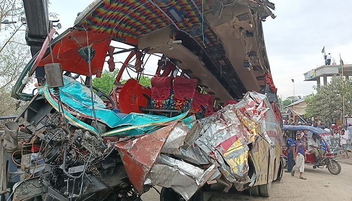 যেসব কারণে সড়কে যানবাহন চলাচল ঝুঁকিপূর্ণ হয়ে উঠেছে