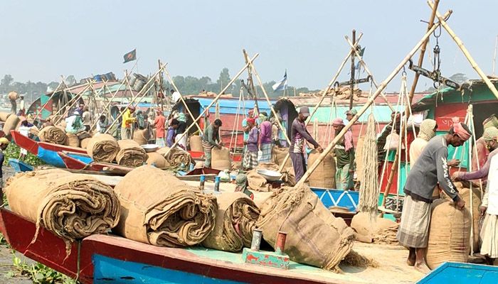 মানুষের জীবনমান পাল্টে দিয়েছে নৌবন্দর