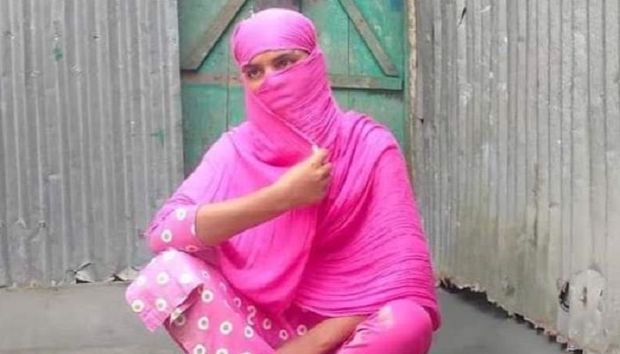 গাইবান্ধায় বিয়ের দাবিতে তরুণীর অনশন, প্রেমিক লাপাত্তা