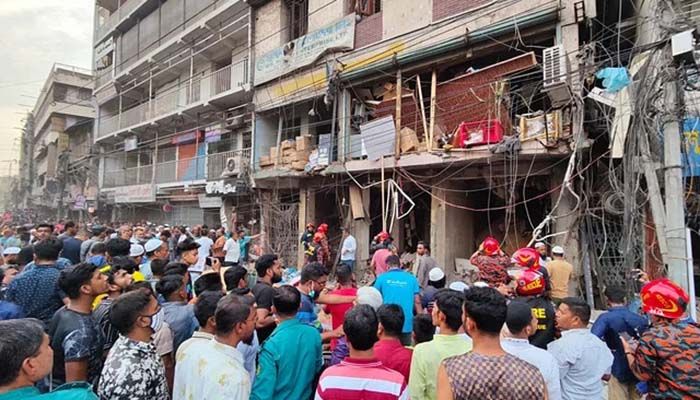 গুলিস্তানের একটি ভবনে ভয়াবহ বিস্ফোরণ, হতাহতের শঙ্কা