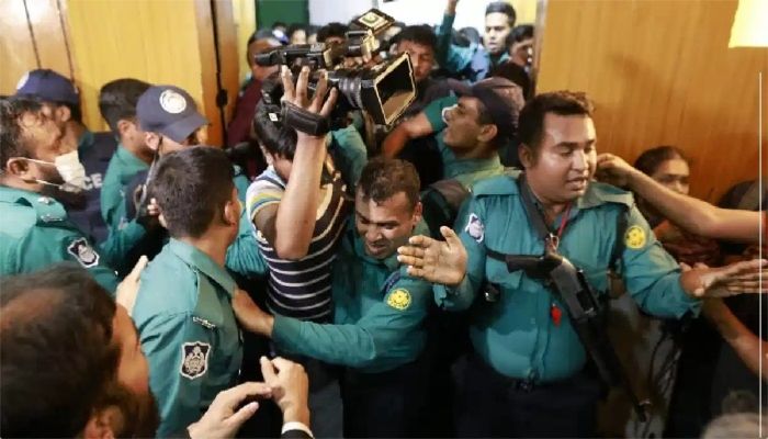 বিএনপির ১২ প্রার্থীসহ শতাধিক আইনজীবীর বিরুদ্ধে মামলা