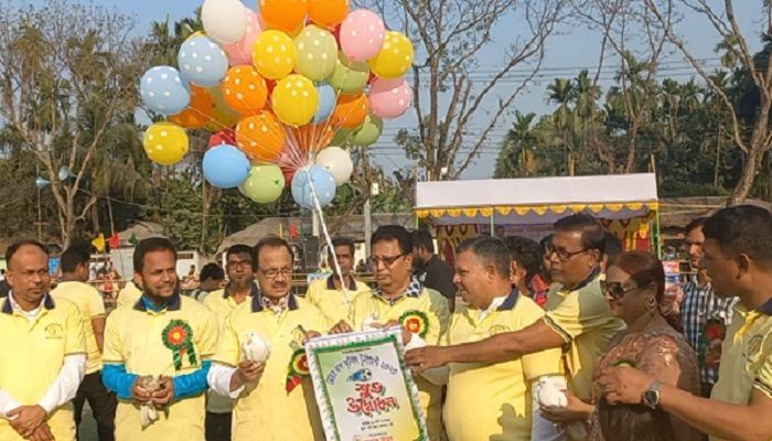 লালমনিরহাটে মেয়র কাপ ফুটবল টুর্নামেন্টের উদ্বোধন
