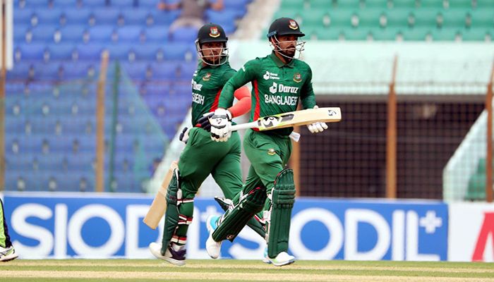 বৃষ্টির বাগড়ায় বাংলাদেশের ইনিংসের সমাপ্তি