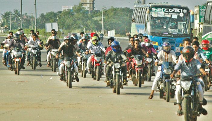 বাইকারদের পাশে প্রধানমন্ত্রী