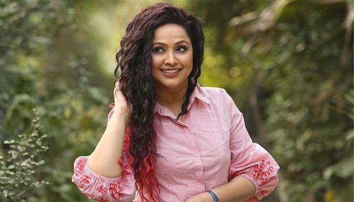 নাচের জন্যই প্রথম ক্যামেরার সামনে দাঁড়িয়েছিলাম: নাদিয়া আহমেদ