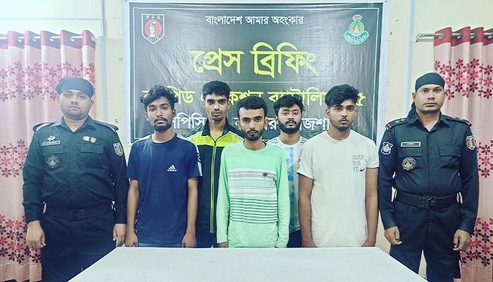 নাটোরে ইমো হ্যাকিং চক্রের ৫ সদস্য গ্রেপ্তার