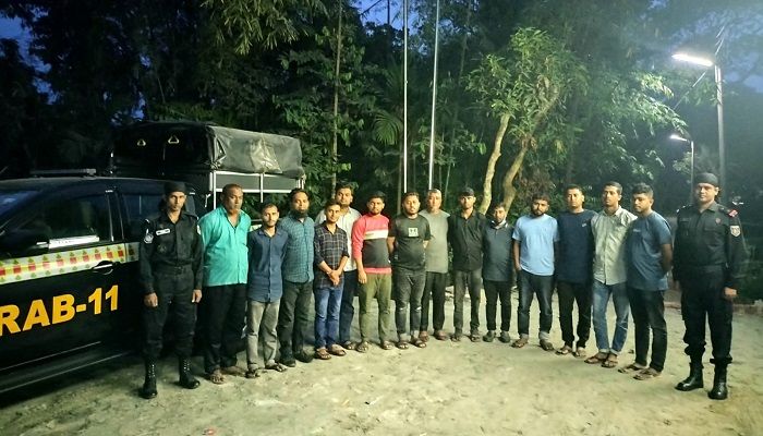 নোয়াখালীতে পাসপোর্ট দালাল চক্রের ১৪ সদস্য আটক