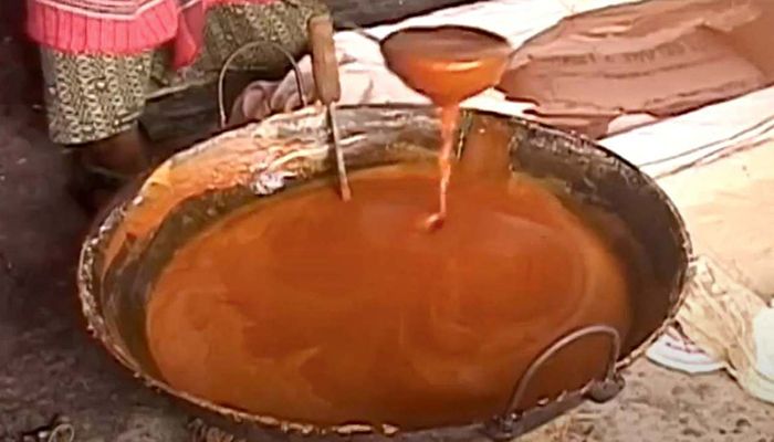 খেজুর গুড়ে মিশছে ভেজাল