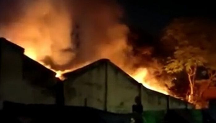 টিসিবির গুদামে আগুনে পুড়ল ছোলা-তেল