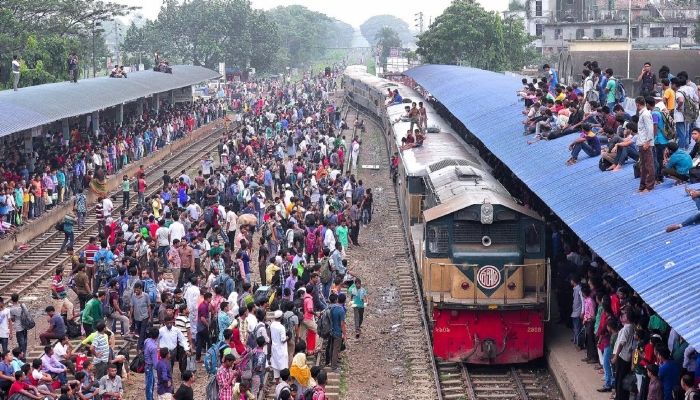 ঈদে কাউন্টারে মিলবে না ট্রেনের অগ্রিম টিকিট