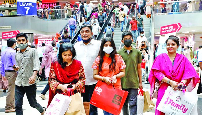 দাম বাড়তি, তবুও জমে উঠেছে কেনাকাটা