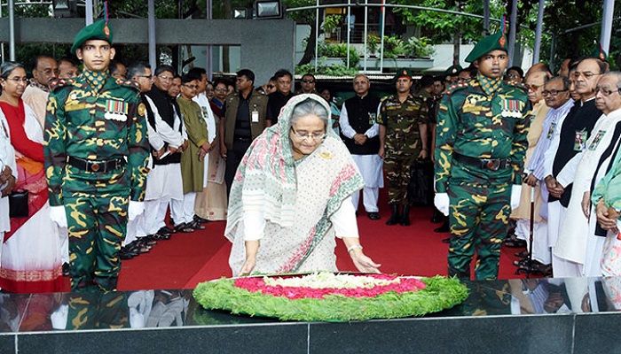 মুজিবনগর দিবসে বঙ্গবন্ধুর প্রতিকৃতিতে প্রধানমন্ত্রীর শ্রদ্ধা