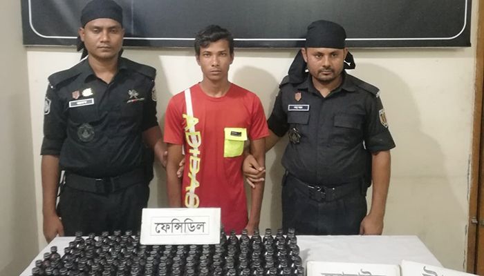 ২৩৬ বোতল ফেন্সিডিলসহ মাদক ব্যবসায়ী গ্রেপ্তার 