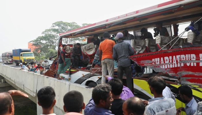 ঈদযাত্রার দ্বিতীয় দিন সড়কে ঝরলো ১০ প্রাণ 