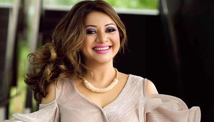 গান গাইতে ইউরোপে গেলেন আঁখি আলমগীর