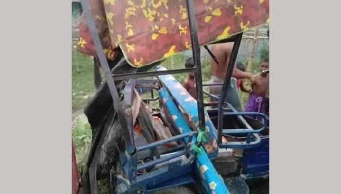 ময়মনসিংহে মাইক্রোবাসচাপায় বউ-শাশুড়ি নিহত
