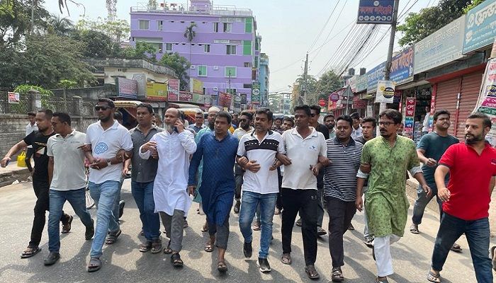 বরিশালে মেয়র সাদিক বিরোধীদের আনন্দ মিছিল