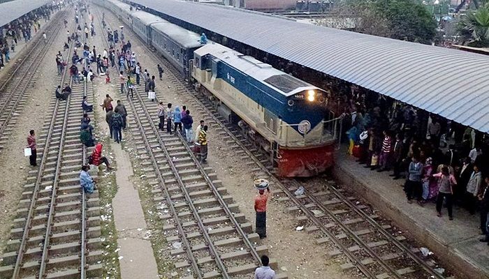 সোমবার থেকে বিমানবন্দর স্টেশনে থামবে না যেসব ট্রেন