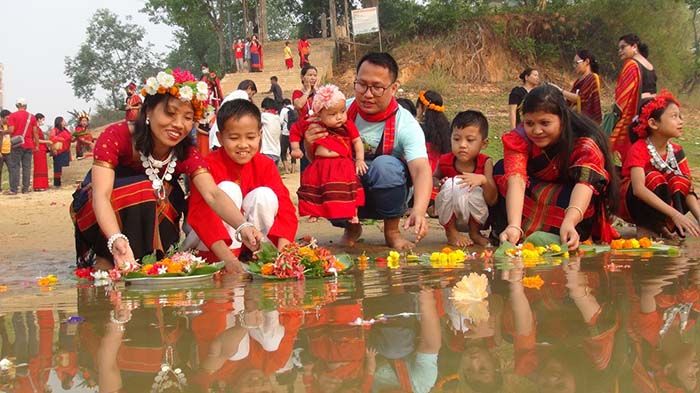 বৈসাবি উৎসবে রঙ লেগেছে পাহাড়ে
